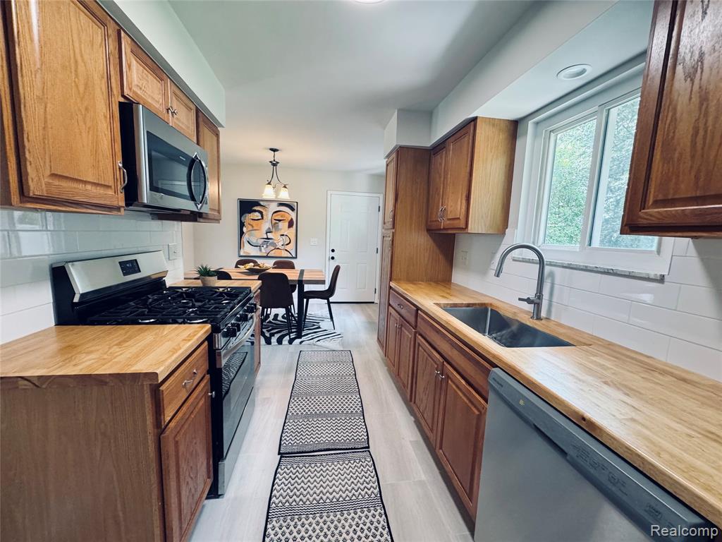 4880 Forest Avenue, Waterford, MI 48328 — Photo 9