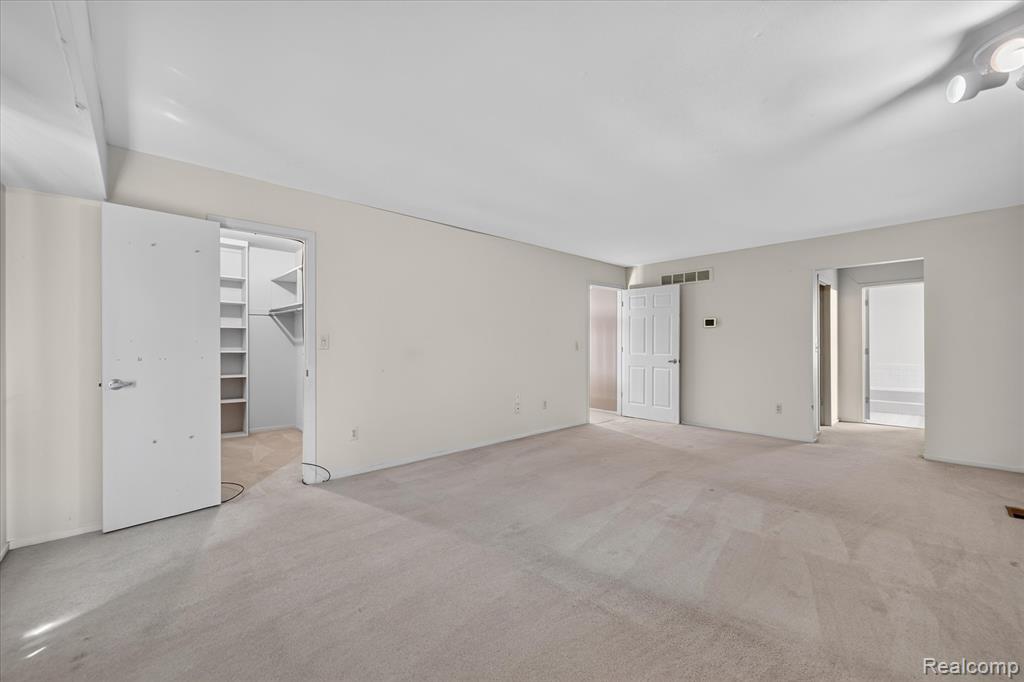 6153 Pickwood Drive, West Bloomfield, MI — Photo 17