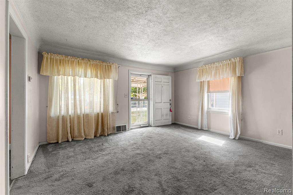 6810 Robinson Avenue, Allen Park, MI 48101 — Photo 4