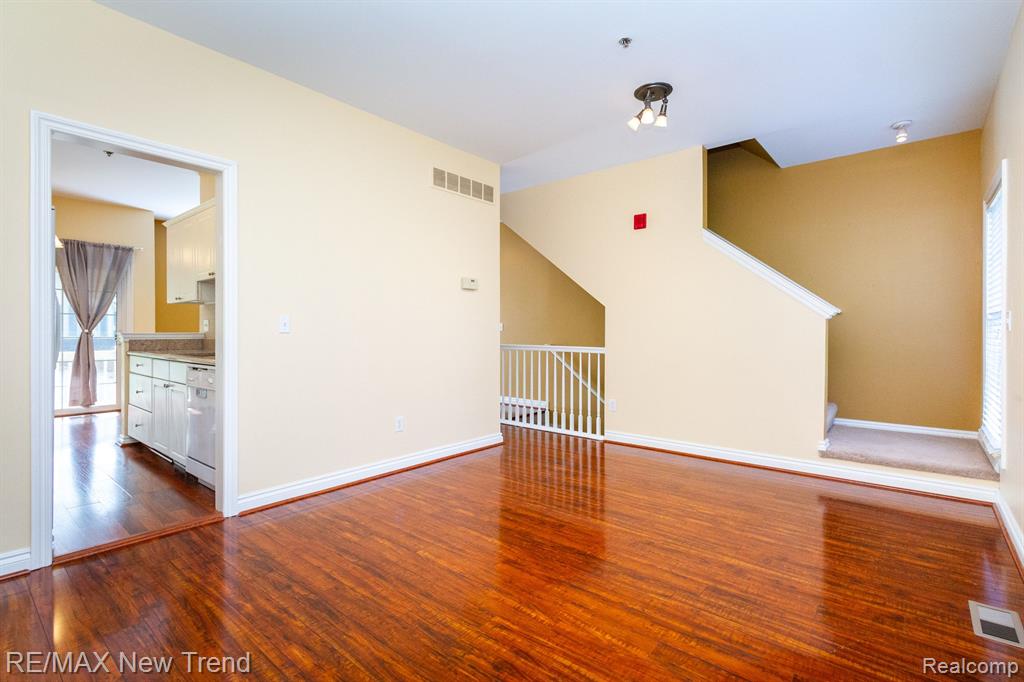 1611 E LAKEVIEW Lane, Canton, MI 48187 — Photo 8