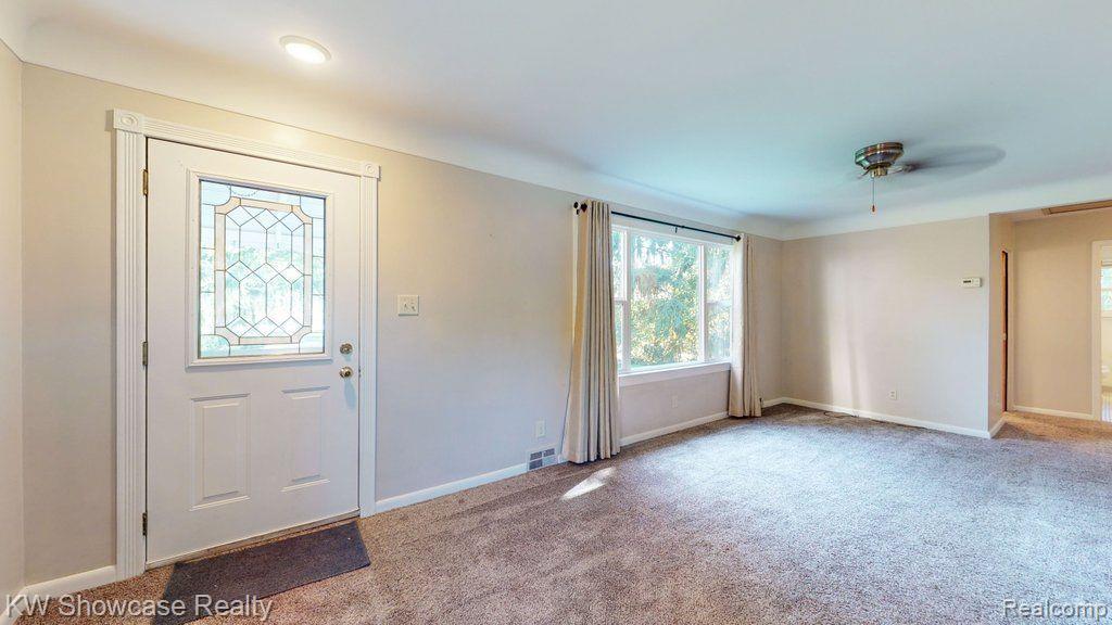 574 YOUNG Road, White Lake, MI 48383 — Photo 10