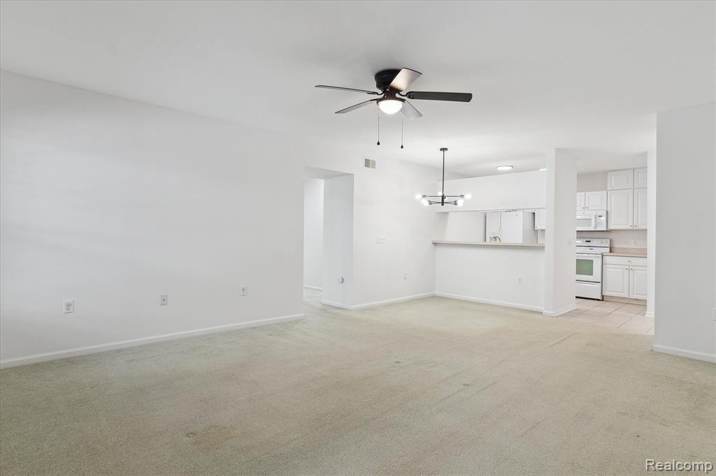 2670 S KNIGHTSBRIDGE Circle, Ann Arbor, MI 48105 — Photo 12