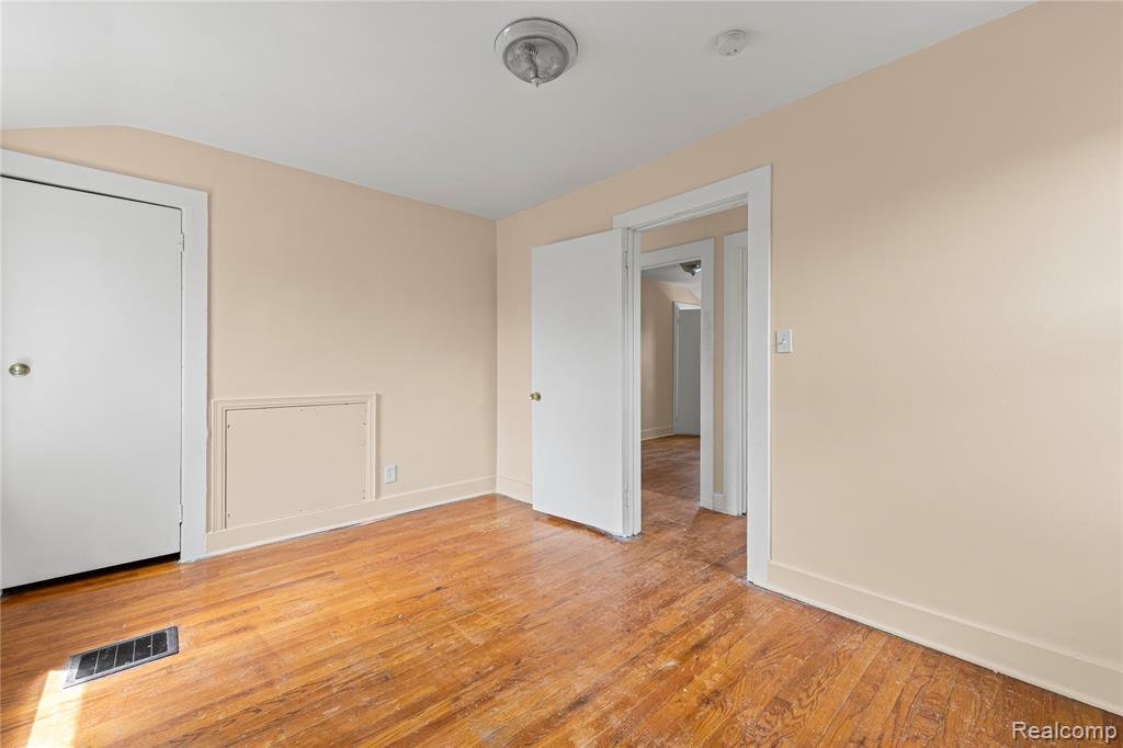 41 W George Avenue, Hazel Park, MI 48030 — Photo 11