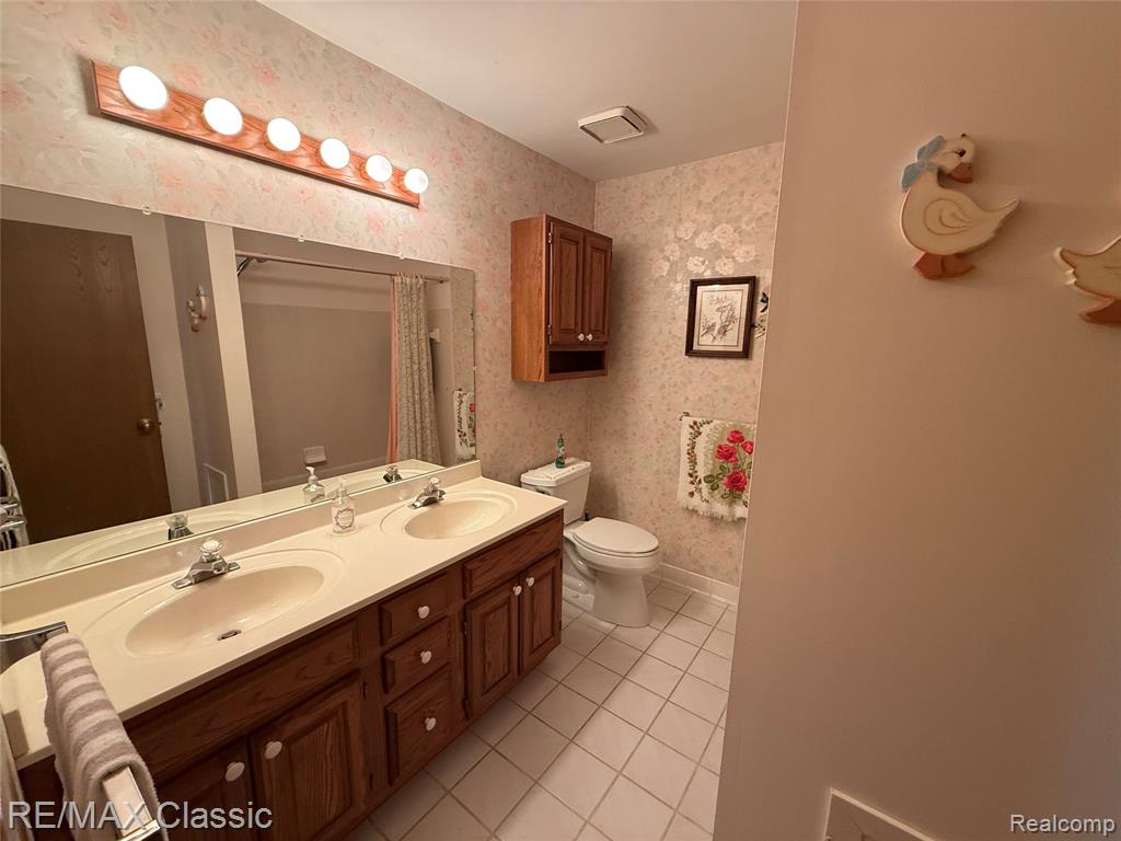 7806 Manor Circle, 203, Westland, MI — Photo 13