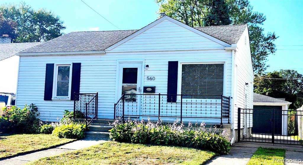 560 E ANNABELLE Avenue, Hazel Park, MI 48030 — front exterior