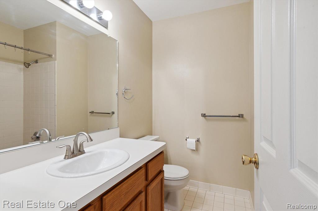 24762 Bashian Drive, Novi, MI — Photo 20