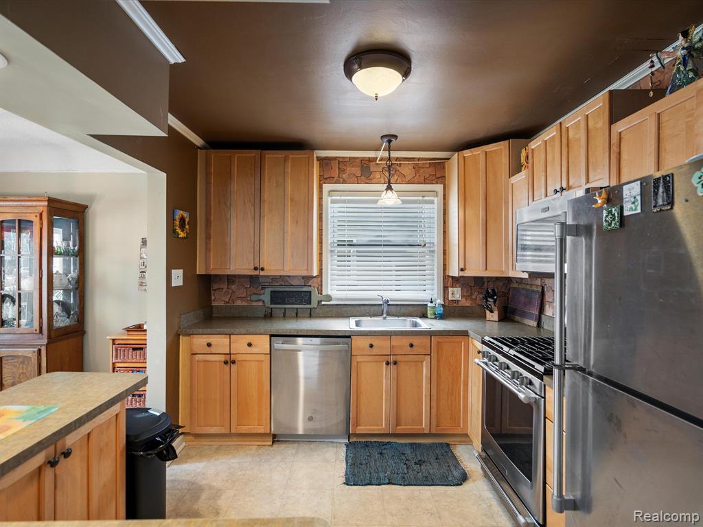 721 HELENE Avenue, Royal Oak, MI 48067 — Photo 8