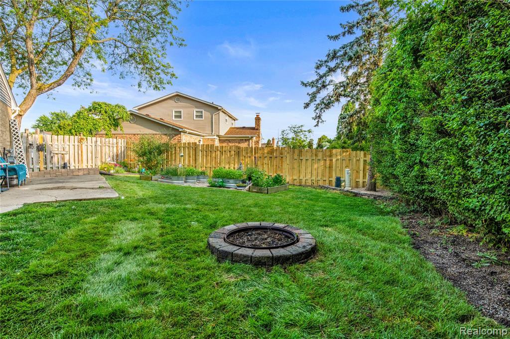 4826 Evans Court, Trenton, MI 48183 — Photo 30