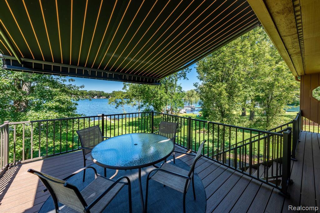 966 WOLVERINE Drive, Wolverine Lake, MI 48390 — Photo 24