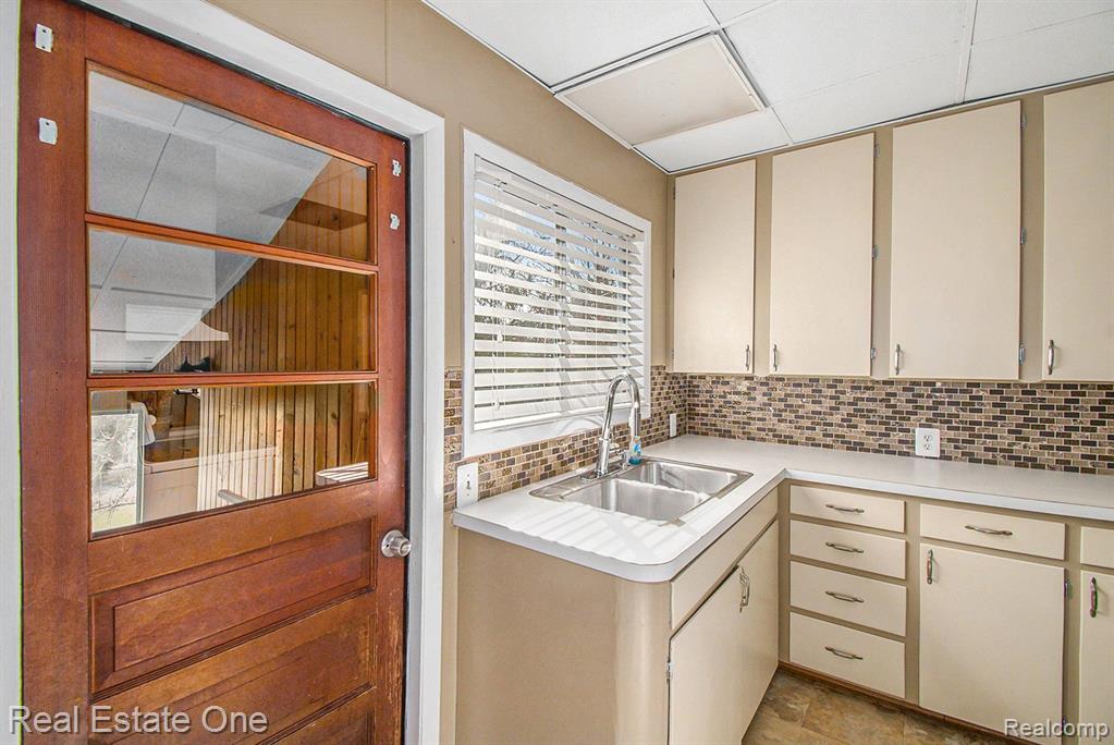 54 DIVISION Street, Oxford, MI 48371 — Photo 14