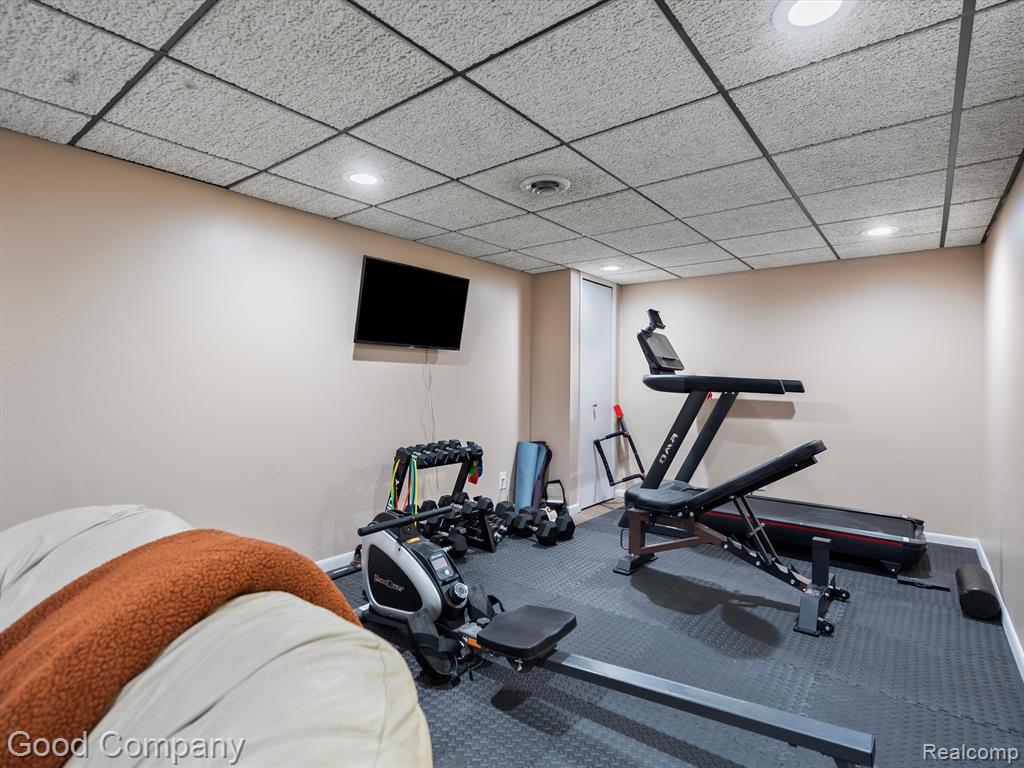 833 TANGLEWOOD Drive, Madison Heights, MI 48071 — Photo 20