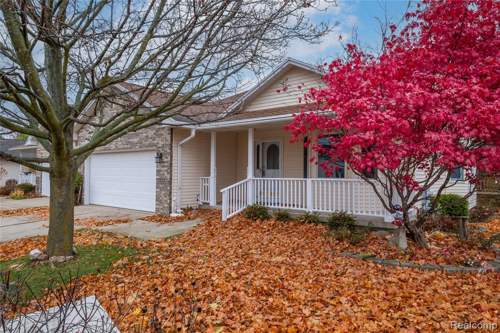 7352 Cross Creek Drive, Swartz Creek, MI 48473 — Photo 2