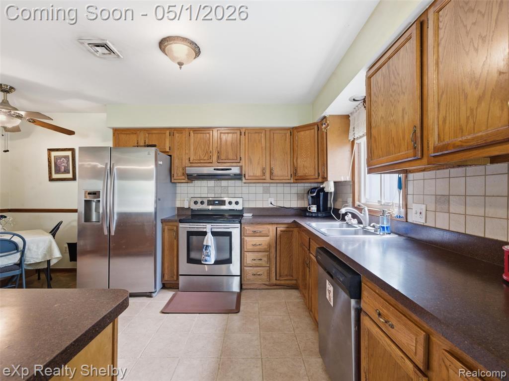 21660 Roosevelt Avenue, Farmington, MI 48336 — Photo 6