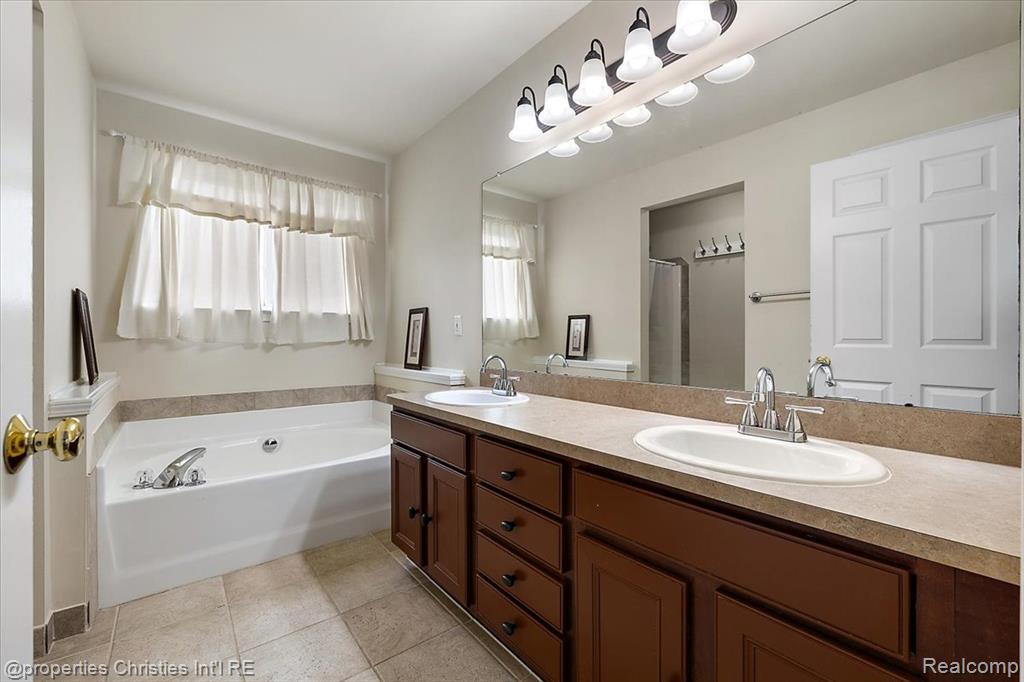 6367 Florence Lane, Belleville, MI 48111 — Photo 41