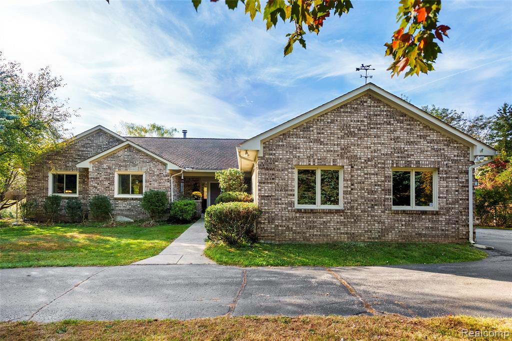 990 Brewer Road, Leonard, MI 48367 — Photo 2