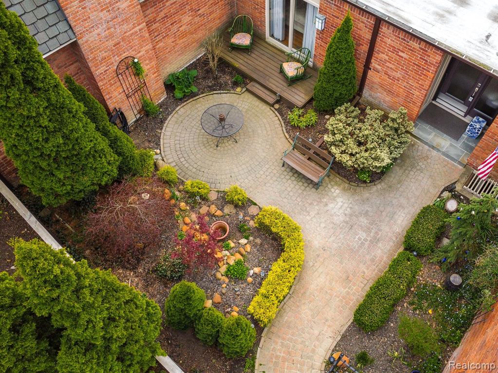 1049 STRATFORD Lane, Bloomfield Hills, MI 48304 — Photo 55