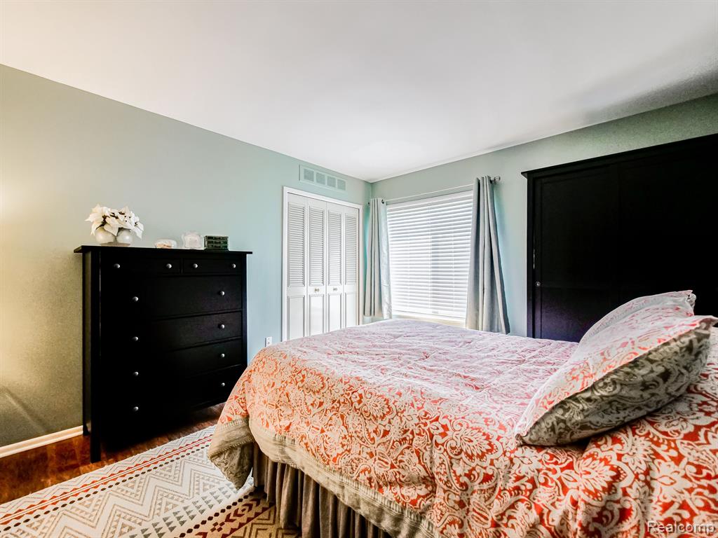 8497 KENNEDY Circle, 4, Warren, MI 48093 — Photo 10