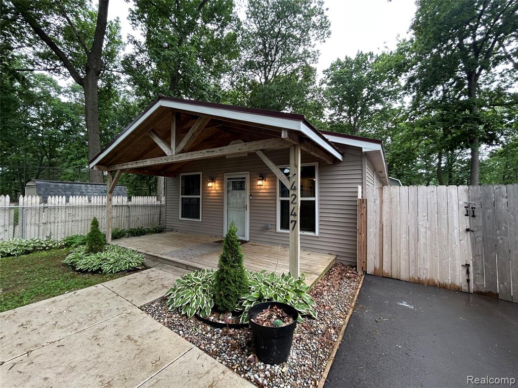 4247 Laforest Drive, Waterford, MI 48329 — Photo 2