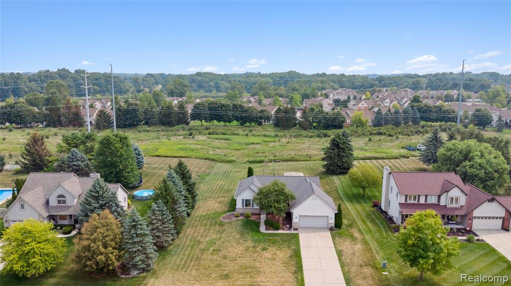 493 Cloverview Lane, Howell, MI 48843 — Photo 55