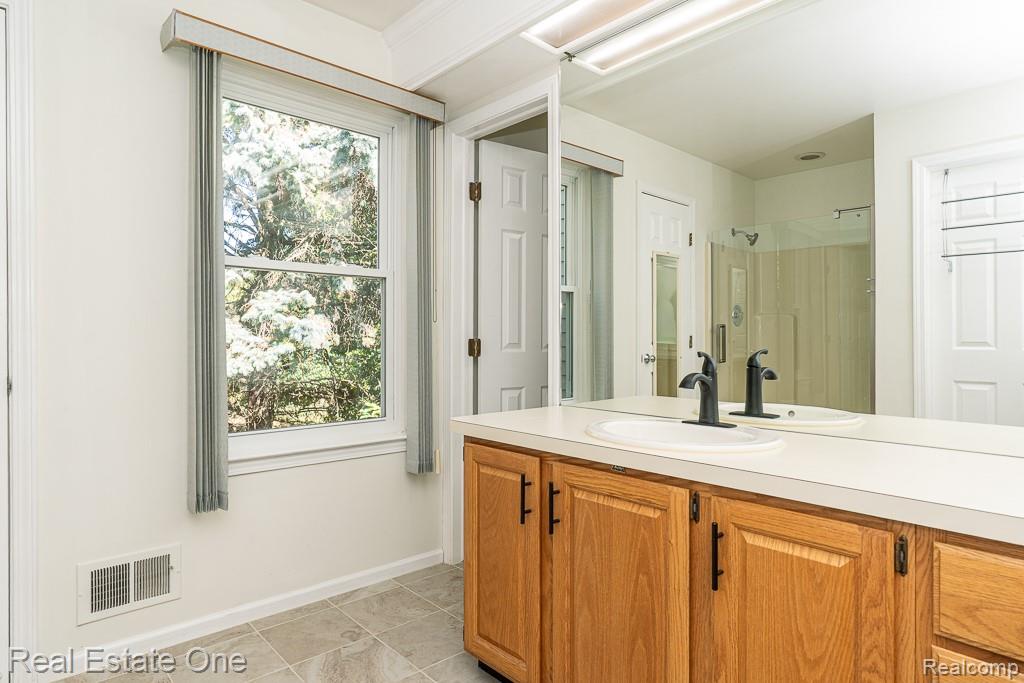 619 Whitney Drive, Rochester Hills, MI 48307 — Photo 30