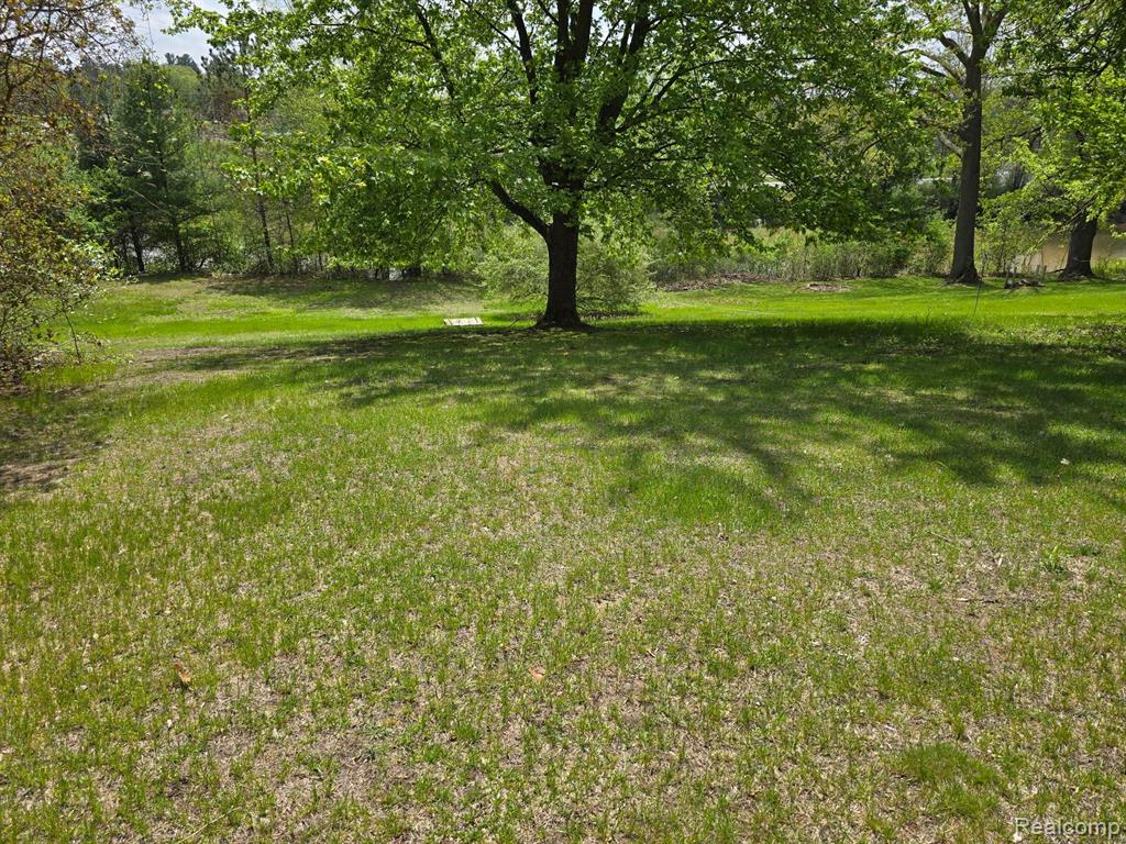 300 W LACKIE Court, Sanford, MI 48657 — Photo 6