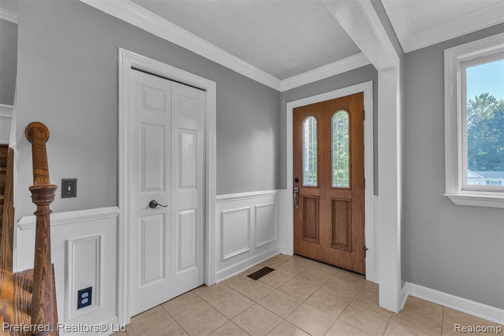 9366 Wild Oaks Circle, South Lyon, MI 48178 — Photo 6