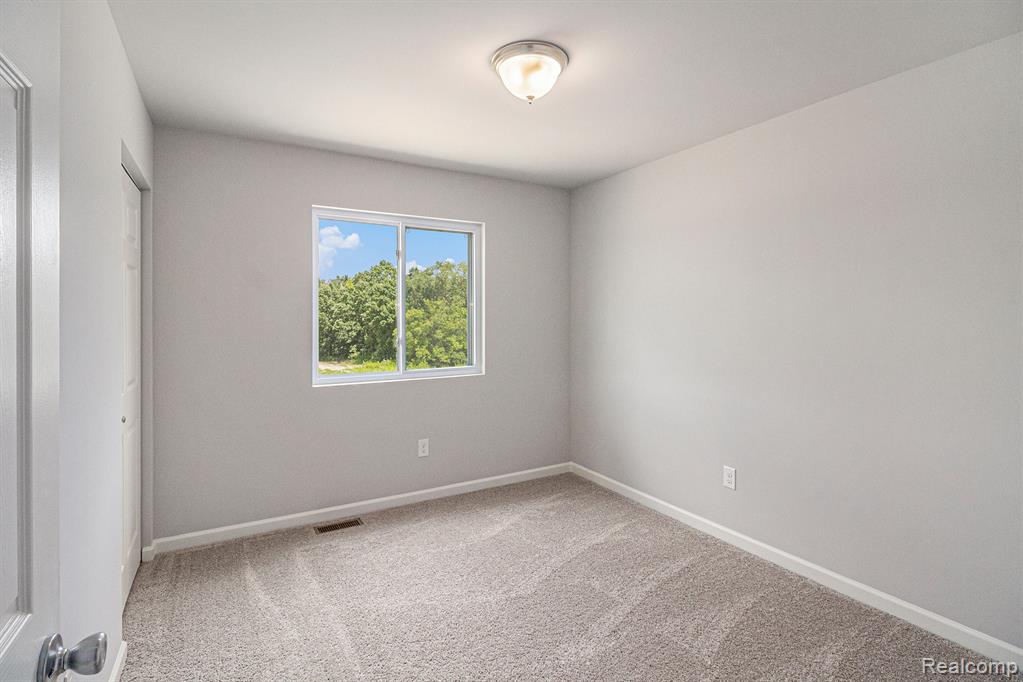 112 FOREST Way, Davisburg, MI 48350 — Photo 13