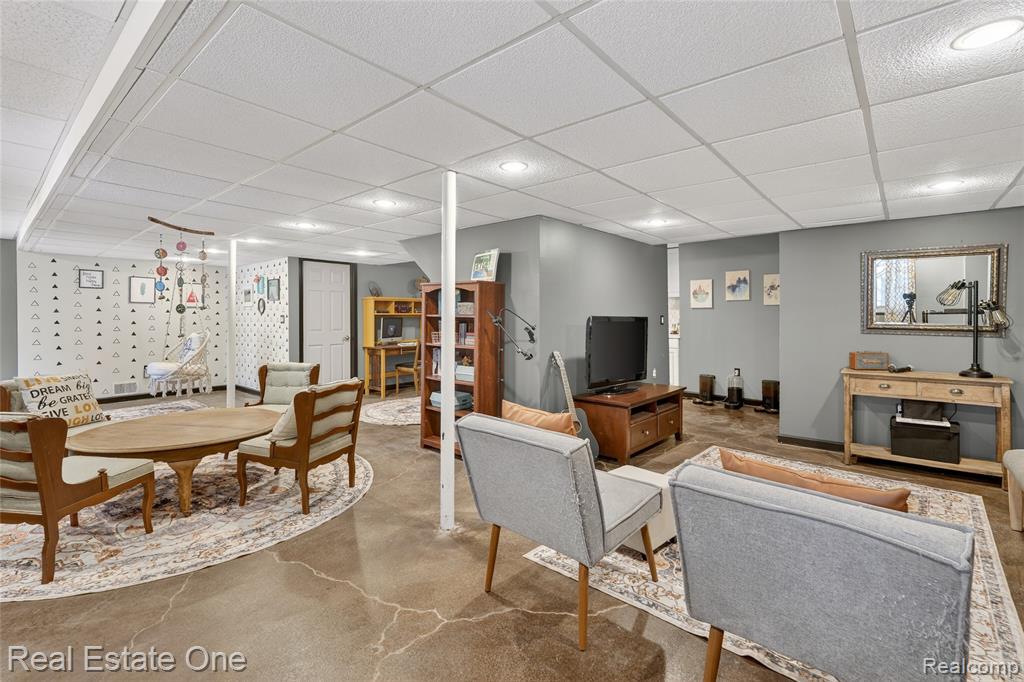 564 Dorchester Way, Milford, MI 48381 — Photo 41