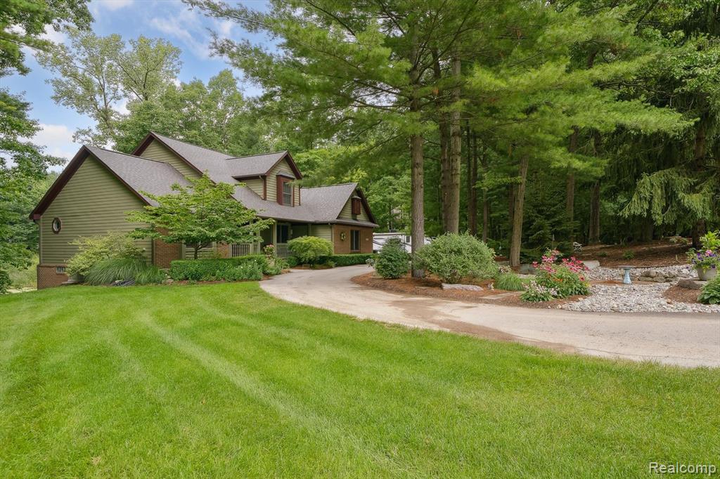 599 Nakomis Trail, Lake Orion, MI 48362 — Photo 2