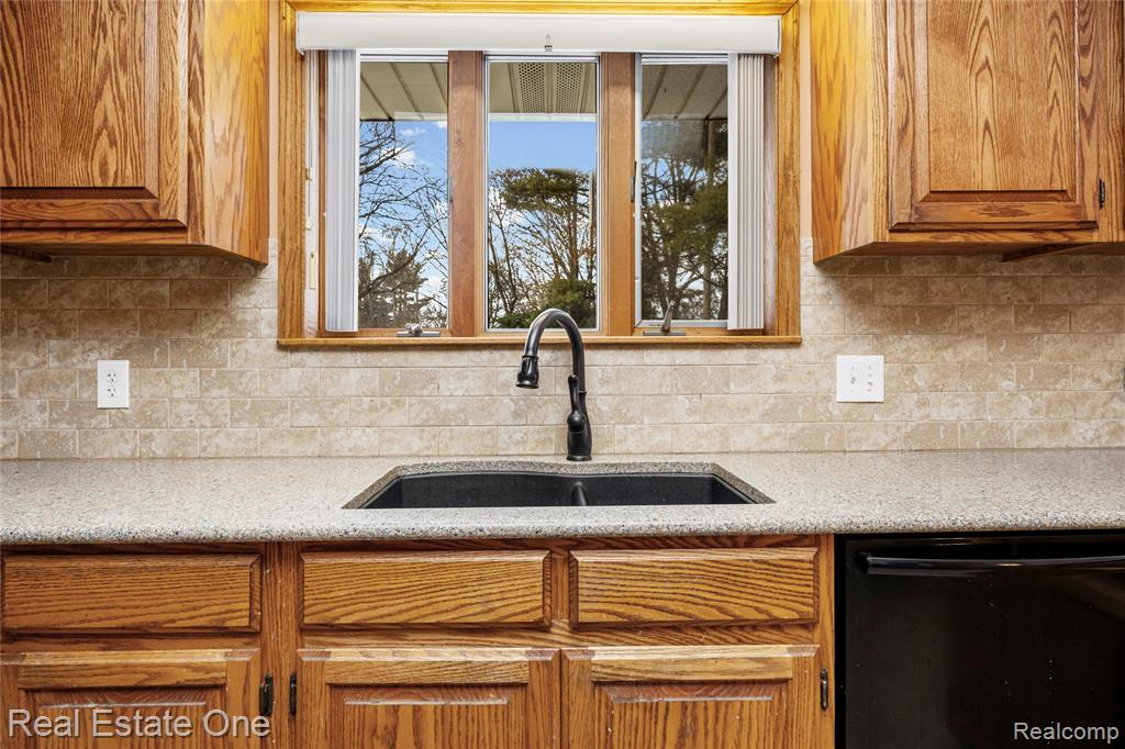 28615 Bloomfield Drive, Lathrup Village, MI 48076 — Photo 17