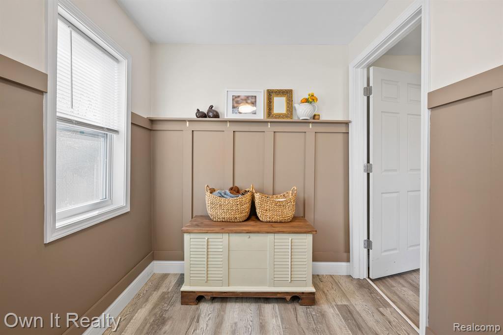 469 LAKESIDE Drive, Waterford, MI 48328 — Photo 9