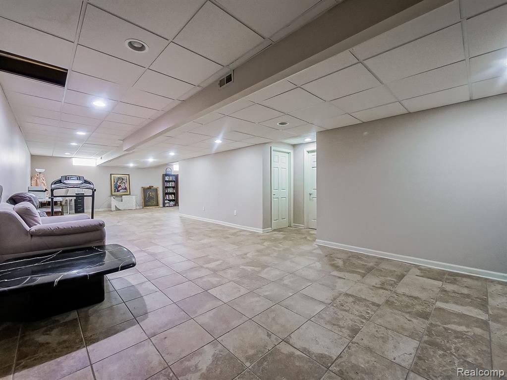 43261 CHARDONNAY Drive, Sterling Heights, MI 48314 — Photo 33