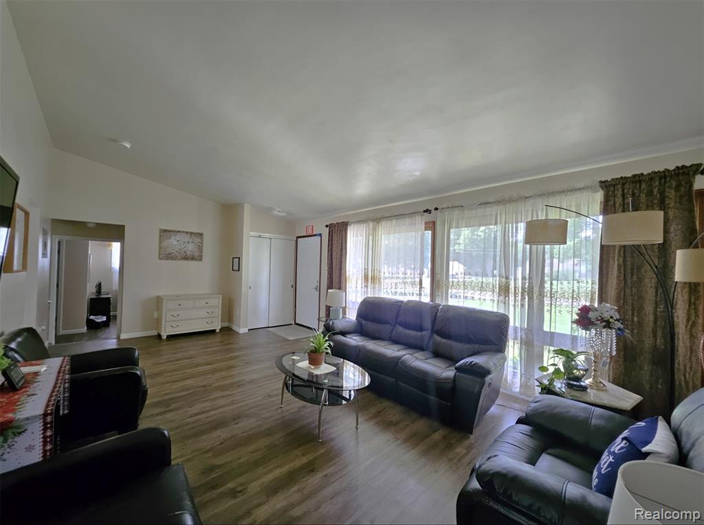 496 E Lovell Drive, Troy, MI 48085 — Photo 5