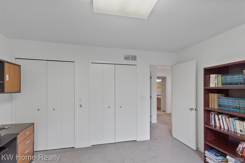 4958 COUNTRYSIDE Drive, West Bloomfield, MI 48323 — Photo 33