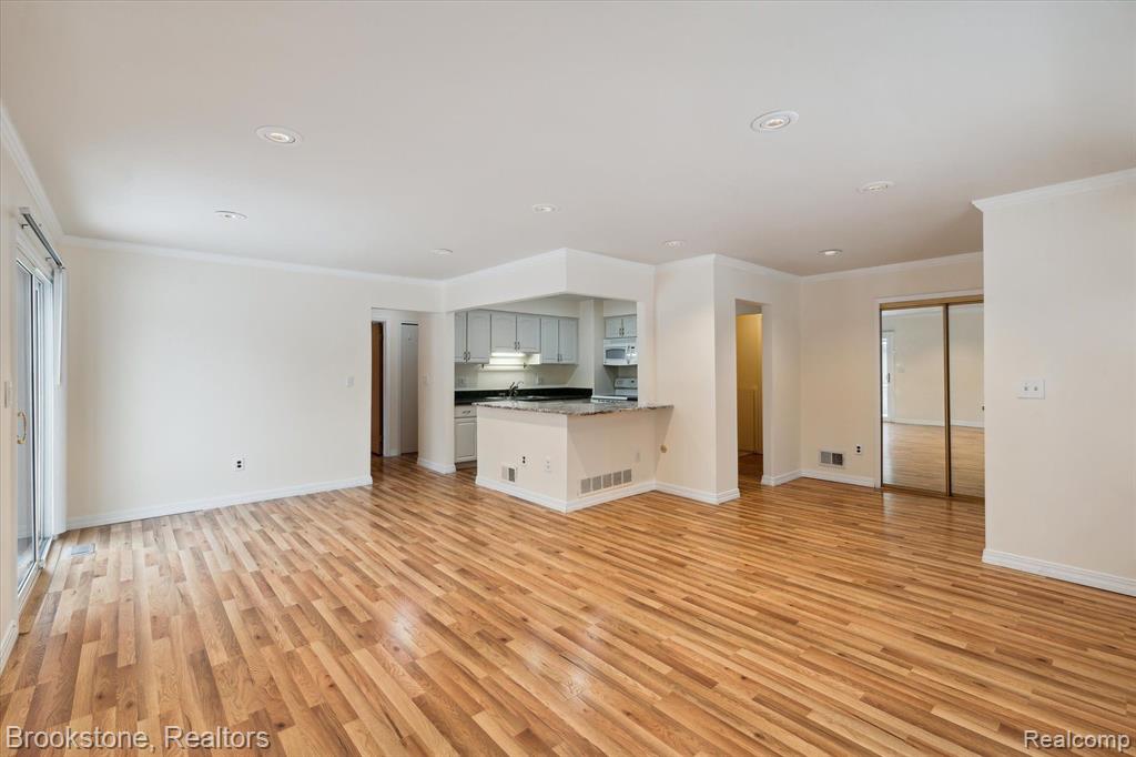 41712 BEDFORD Drive, Canton, MI 48187 — Photo 5