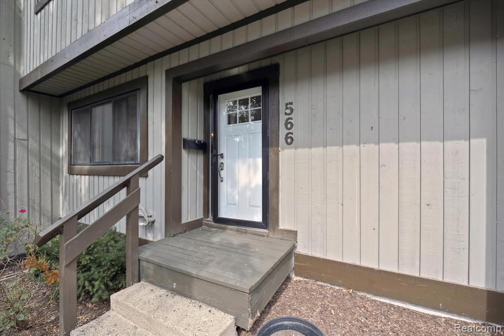 566 Foxboro Square, Brighton, MI 48116 — Photo 32