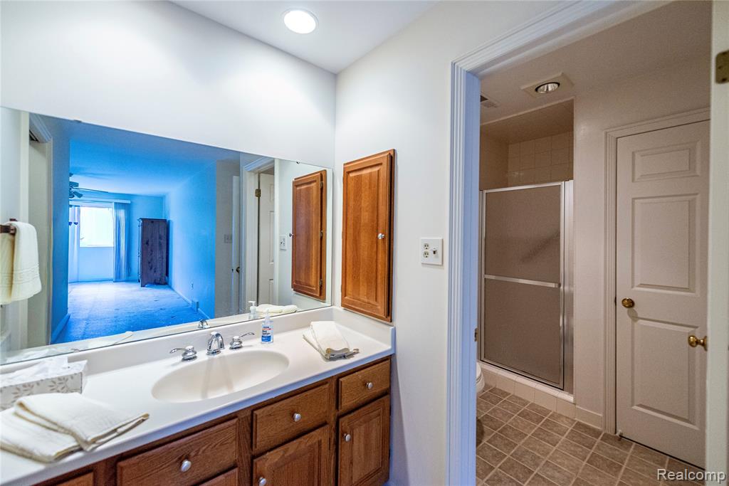 19710 W 13 Mile Road, 201, Beverly Hills, MI 48025 — Photo 12