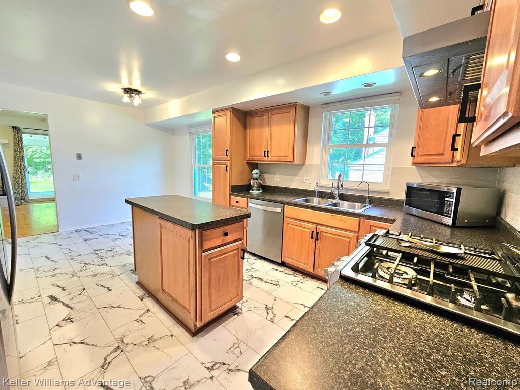 5962 TROTTER Lane, West Bloomfield, MI — Photo 7