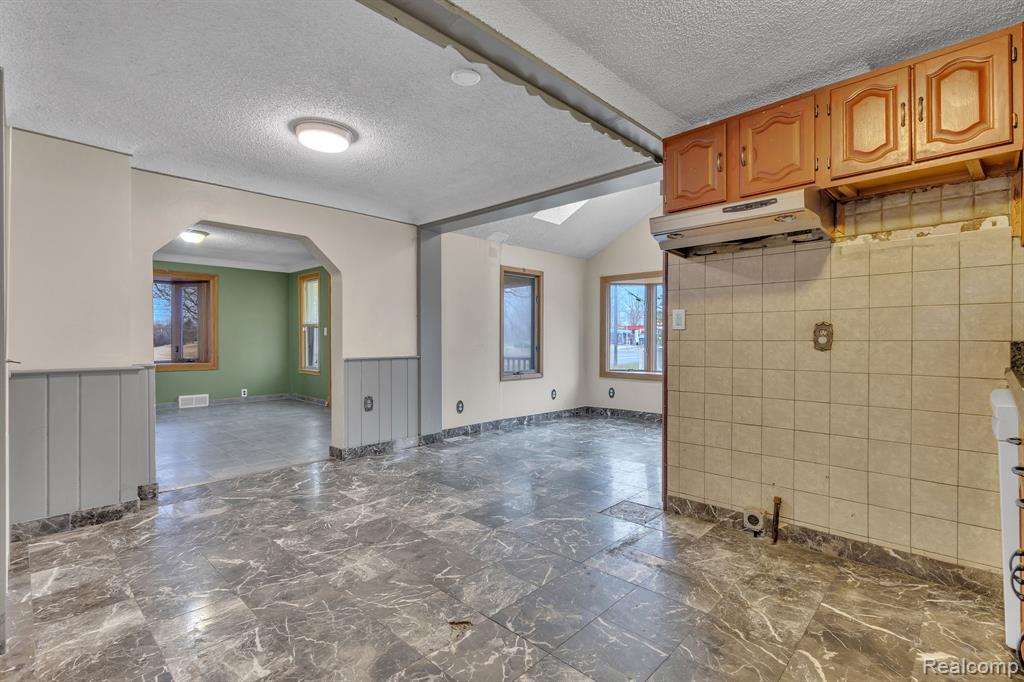 8202 N Inkster Road, Dearborn Heights, MI 48127 — Photo 15