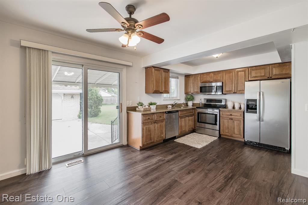 40026 Kristen Drive, Sterling Heights, MI 48310 — Photo 15