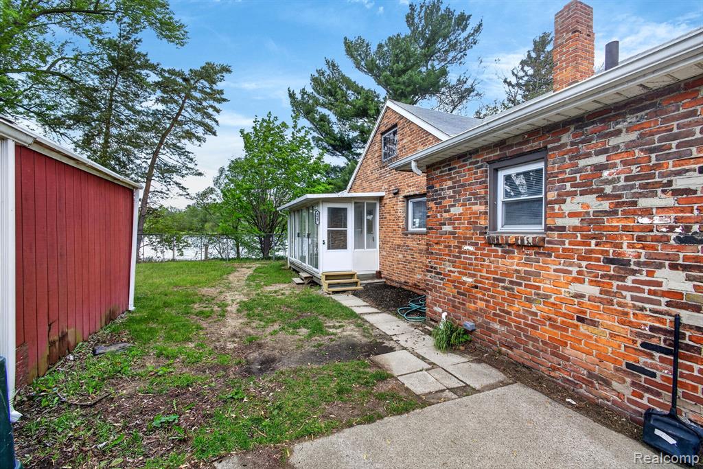 4047 Mitchell Drive, Flint, MI 48506 — Photo 2