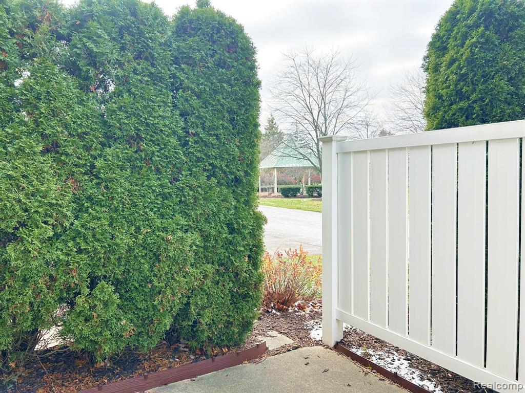 23074 FAIRLANE Boulevard, 6, Woodhaven, MI 48183 — Photo 43