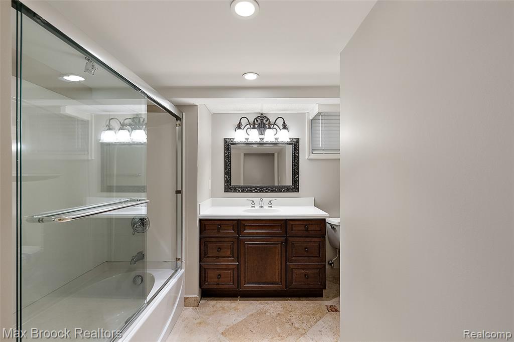 4627 Sunningdale Drive, Bloomfield Hills, MI 48302 — Photo 32
