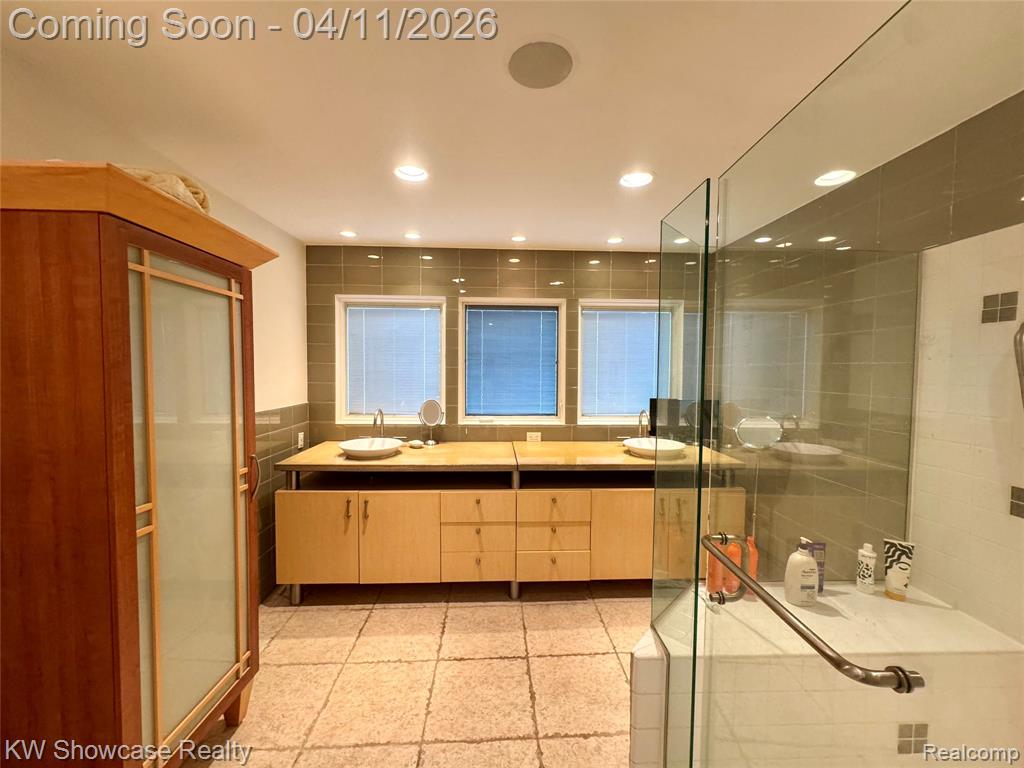 30604 Ramblewood Club Drive, Farmington, MI 48331 — Photo 21