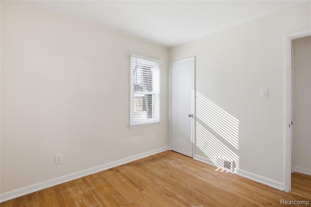929 Larkmoor Boulevard, Berkley, MI 48072 — Photo 12