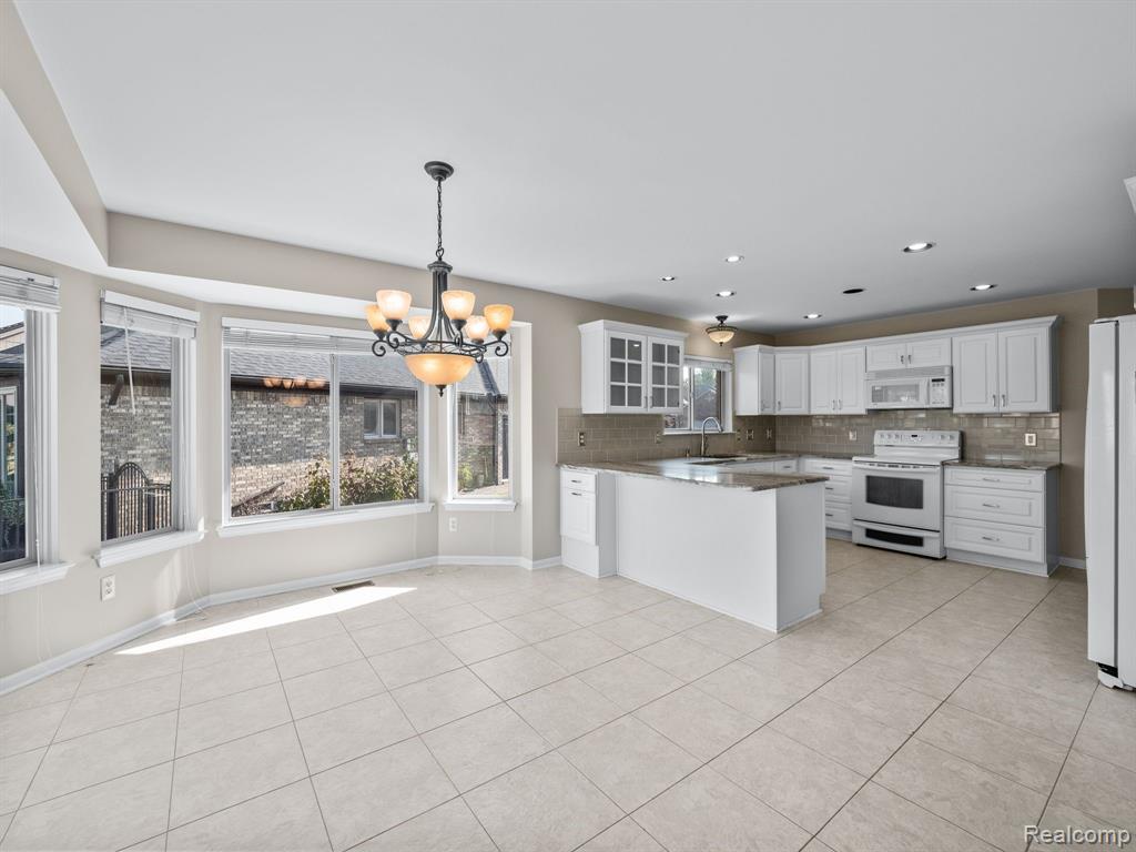 51031 HOOK Drive, Macomb, MI 48042 — Photo 20