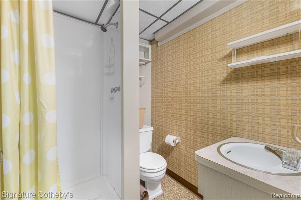 26122 Summerdale Drive, Southfield, MI 48033 — Photo 23