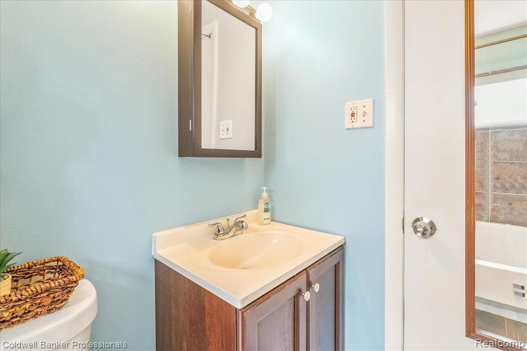 1210 Red Leaf Lane, Ypsilanti, MI 48198 — Photo 38