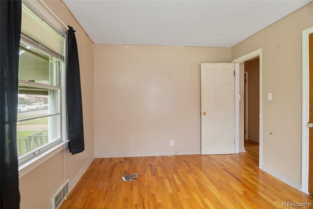 601 Chalmers Street, Flint, MI 48503 — Photo 13