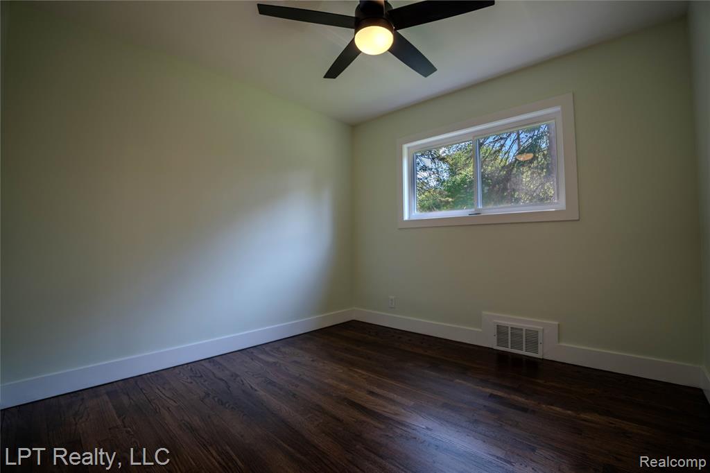19412 Gaylord, Redford, MI 48240 — Photo 12